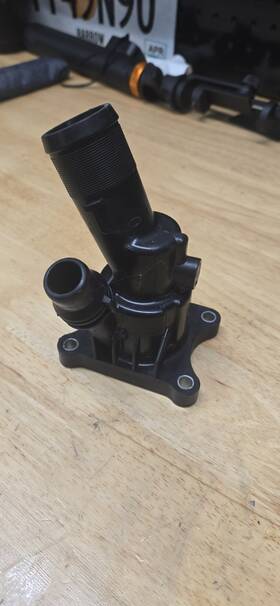 1018221 A-premium Slightly Usef Thermostat Housing Assembly With Volvo V60 V90 Xc40 Xc70