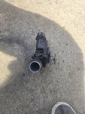 348.bm1j04 Bmw 98- 05 Genuine 3 Series 5 X3 X5 Z3 Z4 Thermostat Housing