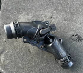 7522021 Bmw E46 323 325 328 330 E39 525i 530i E53 X5 Thermostat Housing Oem