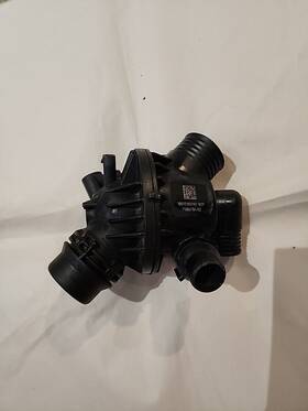 7586784 Bmw 2011-2018 N55 X3 X4 Engine Coolant Thermostat Housing