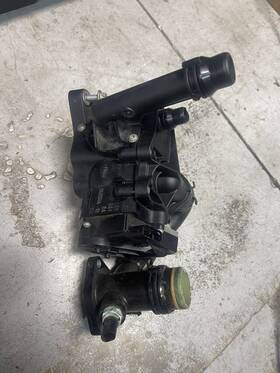 7642854 Bmw Oem F22 F23 F30 F32 G30 G12 Engine B58 Motor Heat Coolant Thermostat Module