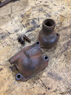 2192272 Chevrolet 1942 Chevy Stovebolt Upper And Lower Thermostat Housing - Great Condition 2192272 Chevrolet 1942 Chevy Stovebolt Upper And Lower Thermostat Housing - Great Condition
