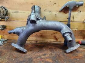 23500858 Chevrolet Van 6.5 Diesel Coolant Crossover Pipe Thermostat Housing Outlet
