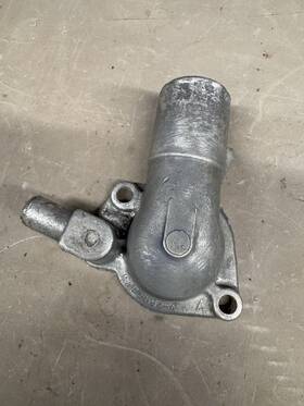 C8ae-8594-a Fomoco 1968-1972 Ford Galaxie Mustang Fairlane 250 Thermostat Housing Water Neck Meteor
