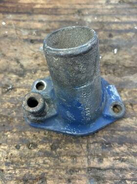 8592 Ford 351 289 1969 1970 Mustang 302 Thermostat Housing C9oe B