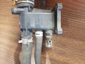 Cj5e8k556 Ford 2016 Escape 2.0t Water Outlet Coolant Housing Oem