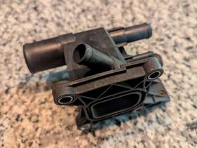 Lf911517z-z01 Ford 2007-2020 Water Outlet Connector Housing 2.5l Fusion Escape Transit Focus