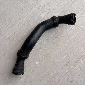 Ac3z-8260-a Ford / Motorcraft Ac3z8260a Oem Genuine Upper Radiator Hose Km-5058