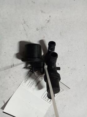 348.fd8409 Ford Truck Thermostat Housing Upper For Explorer 2009