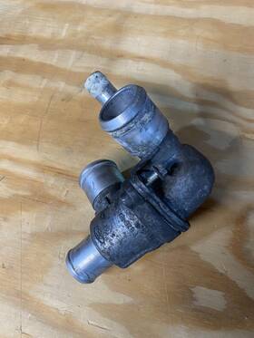 F6ze-8a587-ba Ford Xr3e-8a544-aa/f6ze-8a587-ba 03-04 Mach 1 Coolant Thermostat Housing 4.6 4v 32v Dohc Cobra