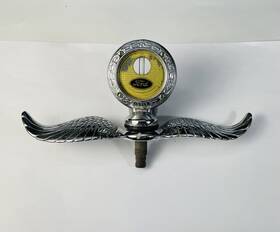 A-18354-cw Gearhead Junior Motometer With Ford Logo Chrome Wreath Wings