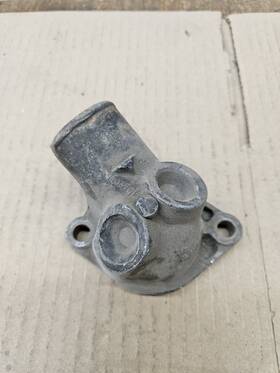 14044611 General Motors 14037618 1974-1982 Corvette Aluminum Thermostat Housing Gm