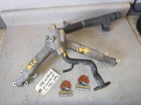 348.gm8o01 Gm 01-04 Chevy Silverado Gmc Sierra 6.6 Diesel Coolant Crossover Thermostat Housing