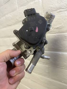 21250ez3 Infiniti 2016-2019 Nis Titan Qx80 5.6l V8 Engine Coolant Thermostat Housing Oem