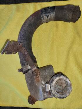 860438r1 International Scout 80 Thermostat Housing For Early 4 Cylinder