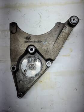 F8ue-10039-ab International 1994-02 Ford F250 F350 E350 7.3l Diesel Upper Alternator Bracket