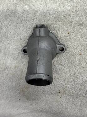 3228220 Jeep Amc V-8 Thermostat Housing 401 390 360 343 304 290 Coolant Sender Hole