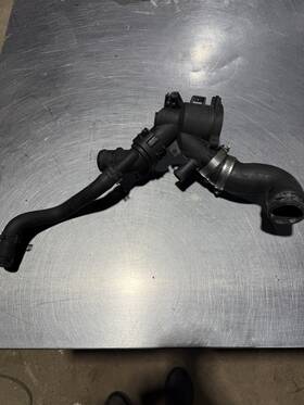 8h93-8a587-88 Land Rover 2010-2012 Range L322 5.0l Na Engine Water Coolant Thermostat Housing Oem