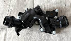 Mercedes-benz 2542003300 2023 2024 2025 C300 Glc300 Coolant Thermostat 2542034900 Oem