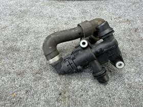 Mercedes-benz A2135016000 Engine Coolant Thermostat Housing X253 W205 C300 Glc300 Oem