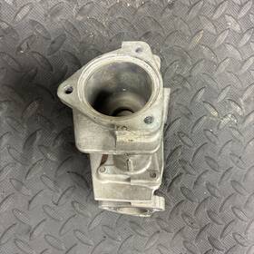 1305a418 Mitsubishi Genuine Thermostat Housing