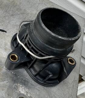 Lc3z8592b Motorcraft Rh315 Ford Engine Coolant Thermostat Housing Rh-315 With Connector Lc3z8592b Motorcraft Rh315 Ford Engine Coolant Thermostat Housing Rh-315 With Connector