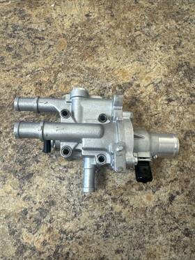55575048 Motorpartsupplier Engine Coolant Thermostat Housing Assembly Chevrolet Sonic Cruze 1.8l A4 55575048 Motorpartsupplier Engine Coolant Thermostat Housing Assembly Chevrolet Sonic Cruze 1.8l A4