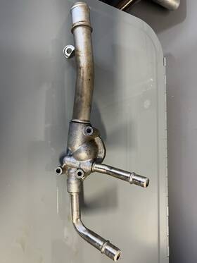 Oem W147.3 Gm 3.6l Thermostat Housing Assembly