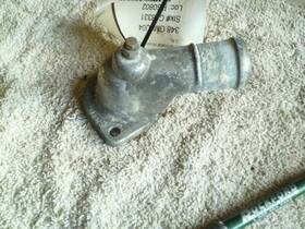 348.gm2u04 Pontiac 2004 Bonneville 3.8l Thermostat Housing 615603