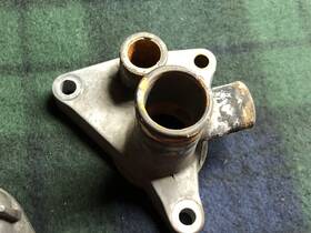 911750 Saab Classic 900 Coolant Inlet And Outlet