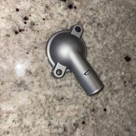 17561-73000 Suzuki Nice Used 86-95 Samurai Water Thermostat Housing