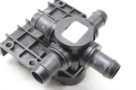 6007304-00-b Tesla 2013 Model S 4 Way Water Pump Diverter Assembly 12-15
