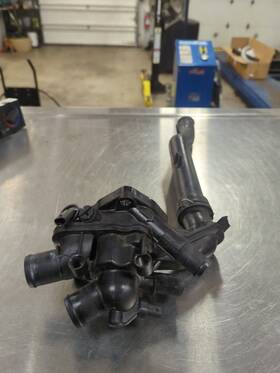 Eca92781 Trq Mini Cooper S Engine Coolant Thermostat Housing Assembly With Tube