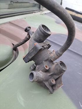 Volkswagen 707924536348 Oem 1986-1991 Vw Vanagon 2.1l Thermostat Housing #025121115 Original